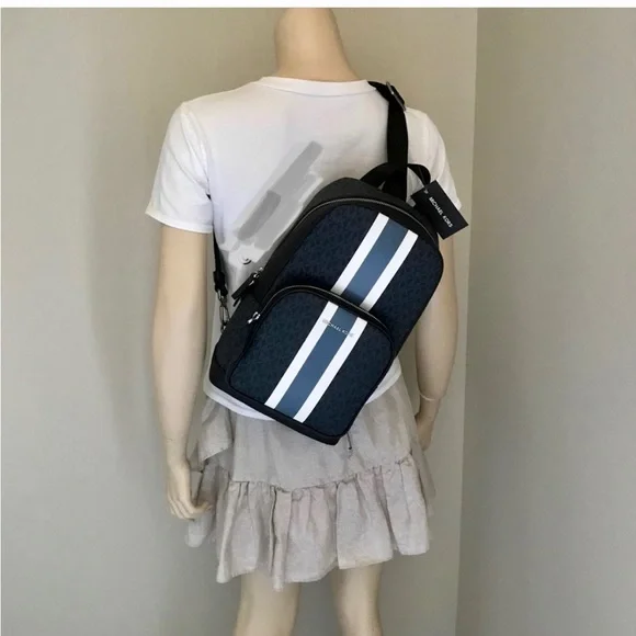 Michael Kors Sling Pack Men’s - Picture 9 of 9